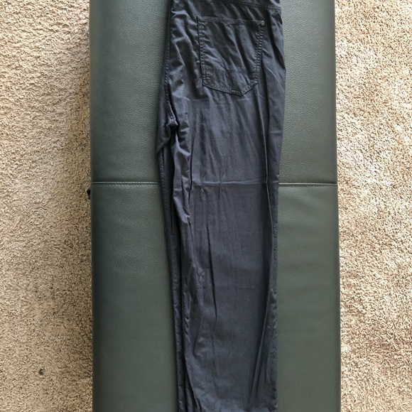 Flawless, Excellent condition, brand name clothes! - Picture 3 of 3